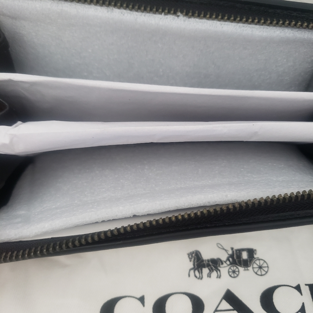 Coach Wallet - Picture 4 of 5